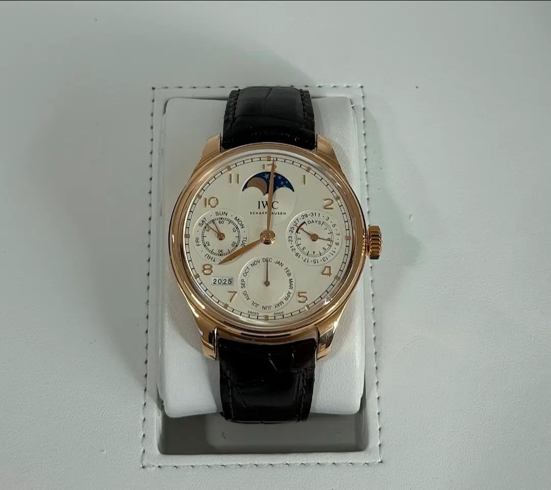 IWC 포르투기저 퍼페추얼 캘린더 로즈골드 금통 가죽줄 PPC 2019년04월 풀구성품 급매 및 교환 판매합니다.