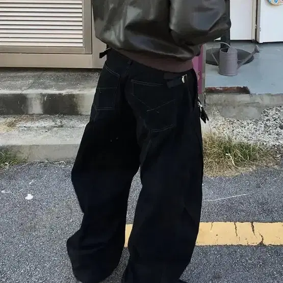 [L] 인템포무드 뉴하운 커브드 팬츠 블랙