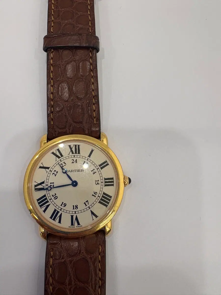 까르띠에 롱드 루이 36mm 금통