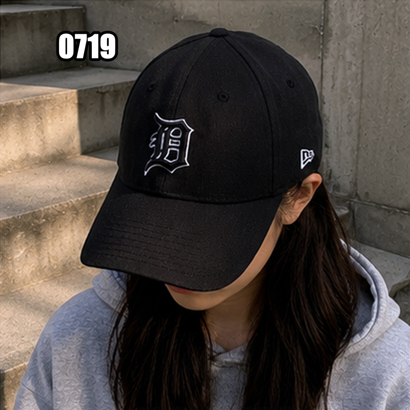 뉴에라 MLB 화이트 온 블랙 볼캡
