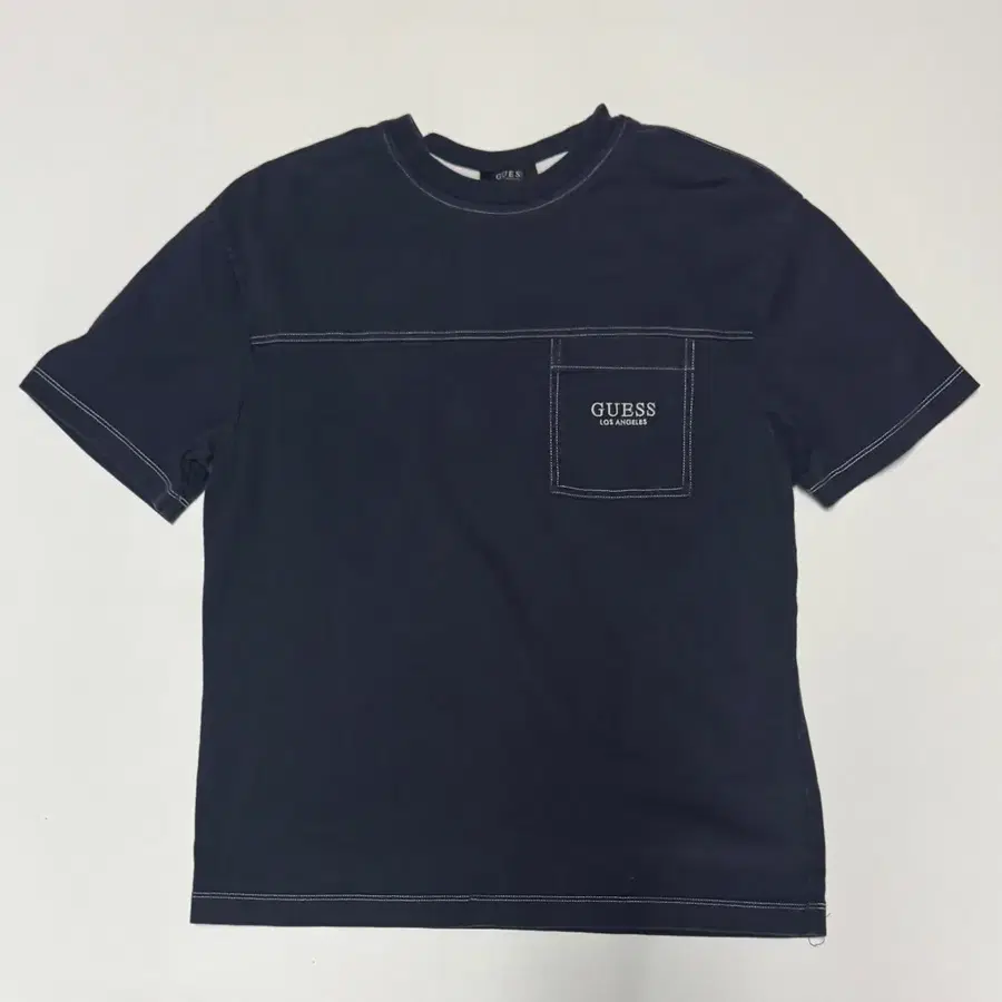 게스 Guess 22ss 스티치 원 포켓 반팔 티셔츠 M 네이비