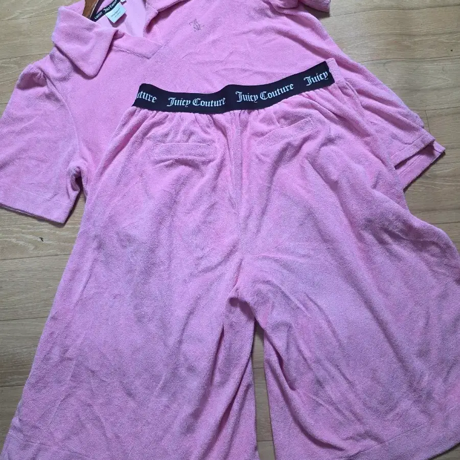 파격세일)..쥬시꾸뛰 핑크 벨벳 셋트. ( 반팔.5부트레이닝 .).상의60.하의길이63cm