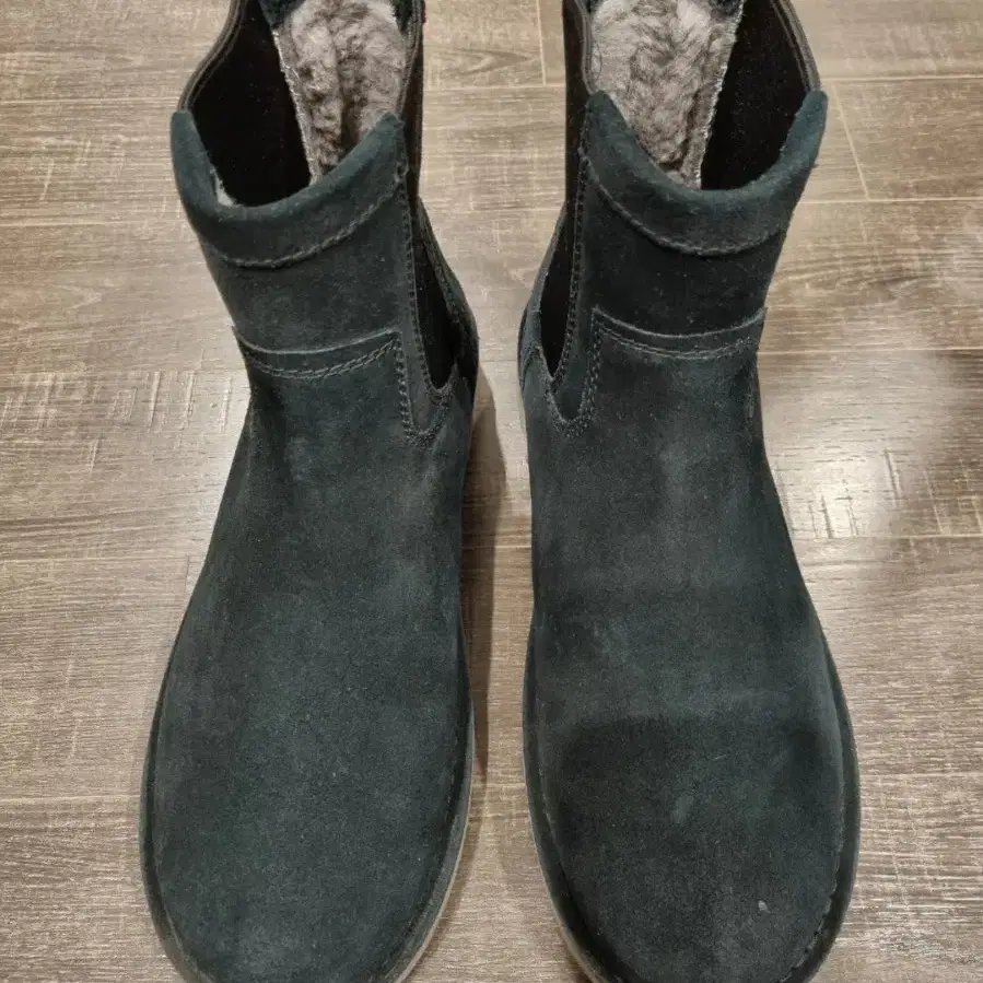 UGG(어그) 정품 캠프아웃 스웨이드 털 첼시부츠 블랙 (270 / US 9)