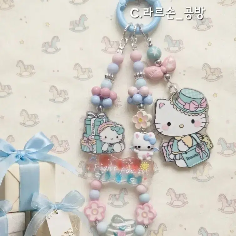 쇼핑하는 키티_비즈키링 2종