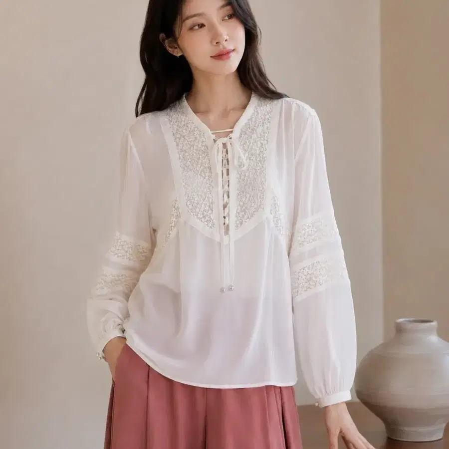 더쿠플스 레이스 블라우스