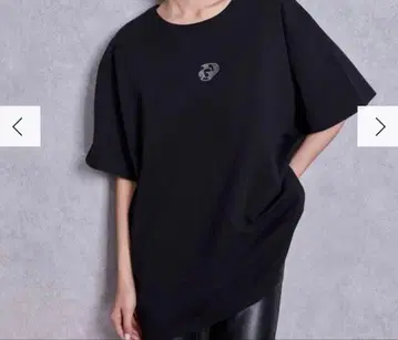 GYDA 큐빅 로고 T셔츠 블랙