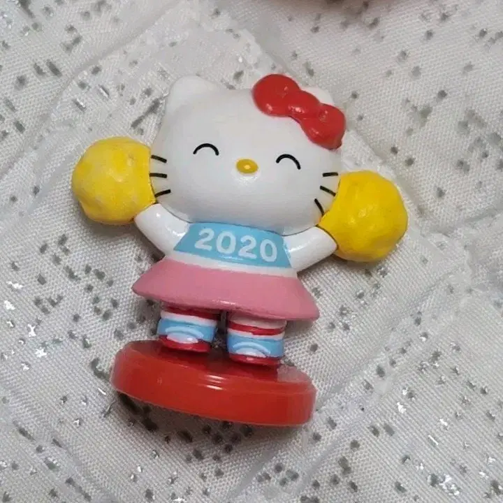 헬로키티 2020 후루타 초코에그 응원피규어