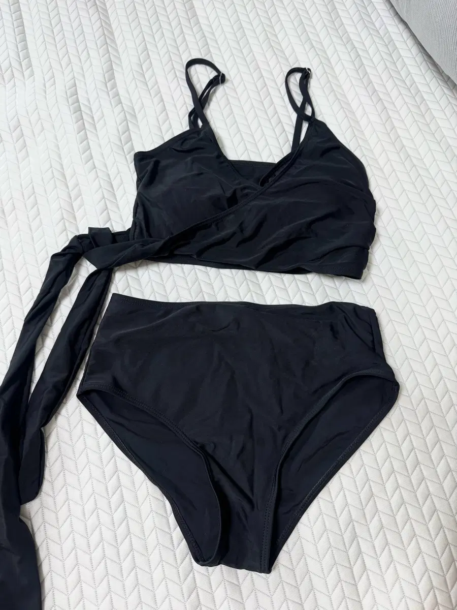 블랙 스트랩 비키니