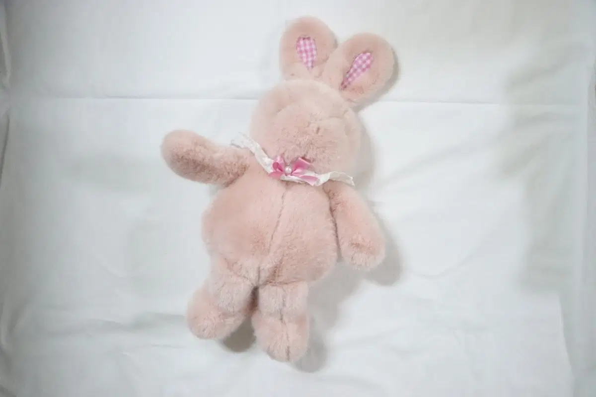 핑크 토끼인형.