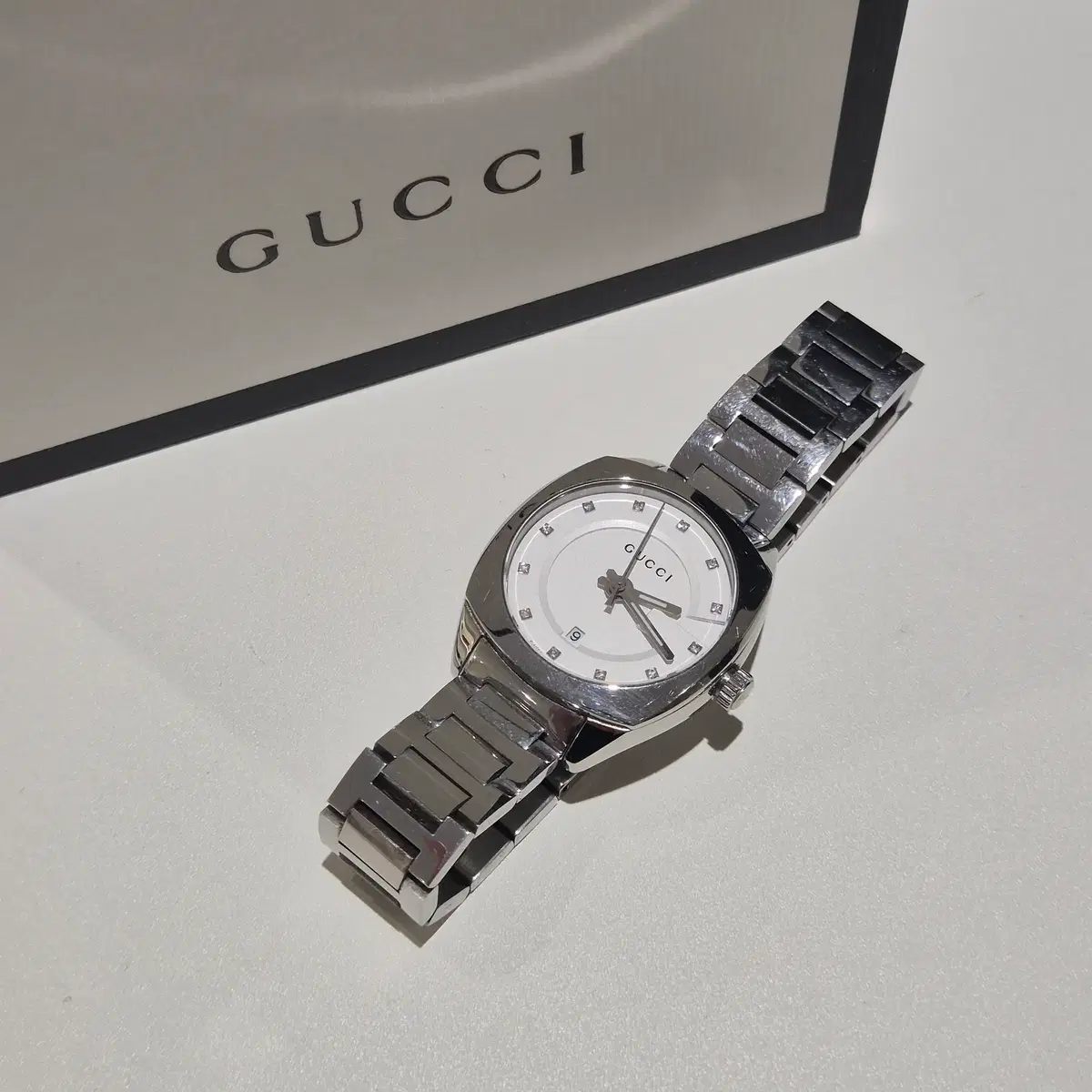 구찌 GG2570 쿼츠 29mm 스틸 화이트 다이아몬드