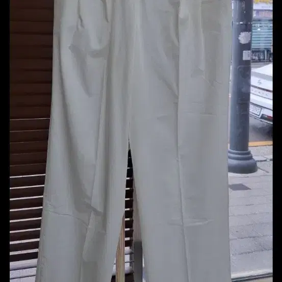 화이트 슬랙스 팬츠