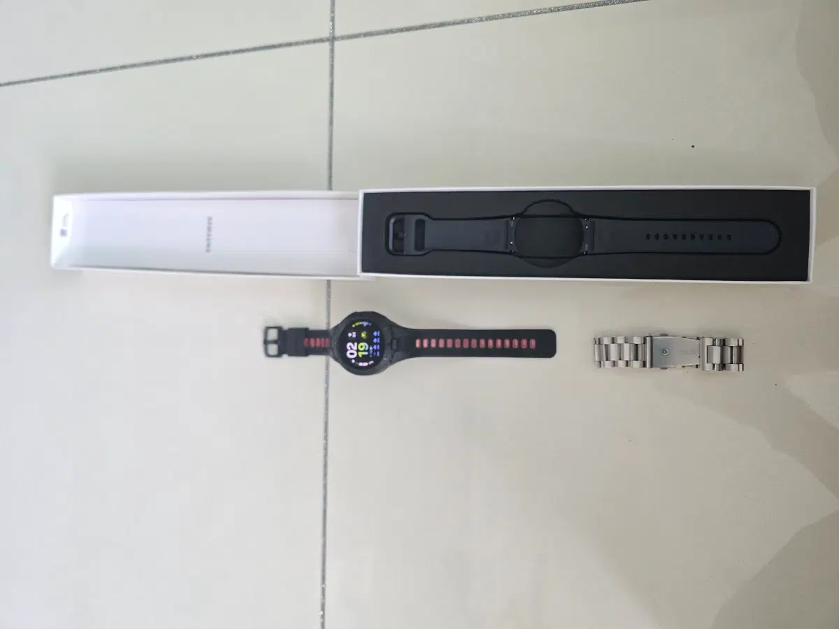 갤럭시 워치5 40mm 검정색 LTE모델팝니다.