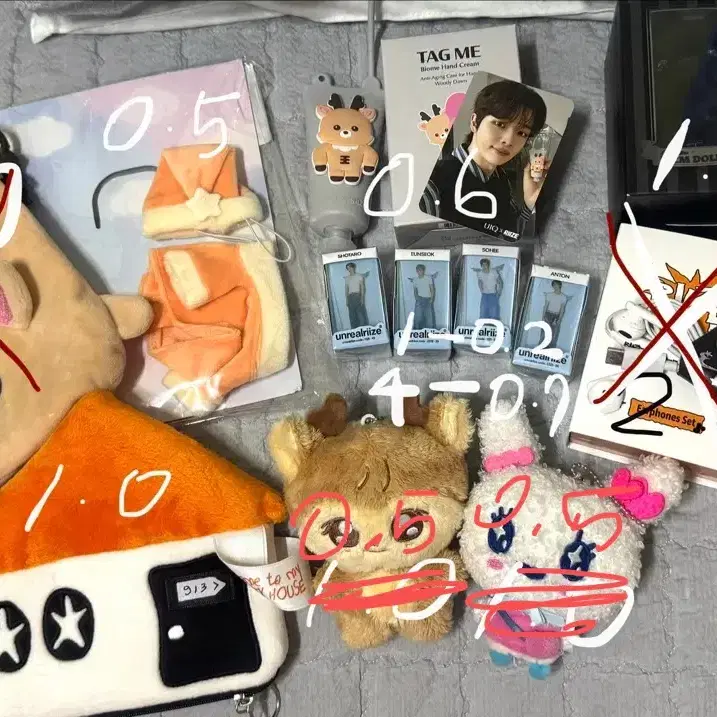 라이즈 성찬 락밤 굿즈 인형 파우치 우치와 포카 피규어 이어폰 등 팝니다.