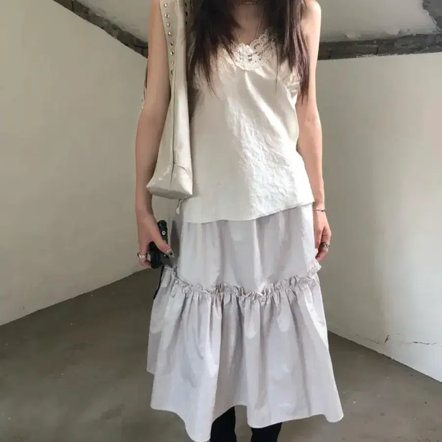 슬립오버 Glossy frill sk 허리조절가능 프릴 나일론 미디스커트