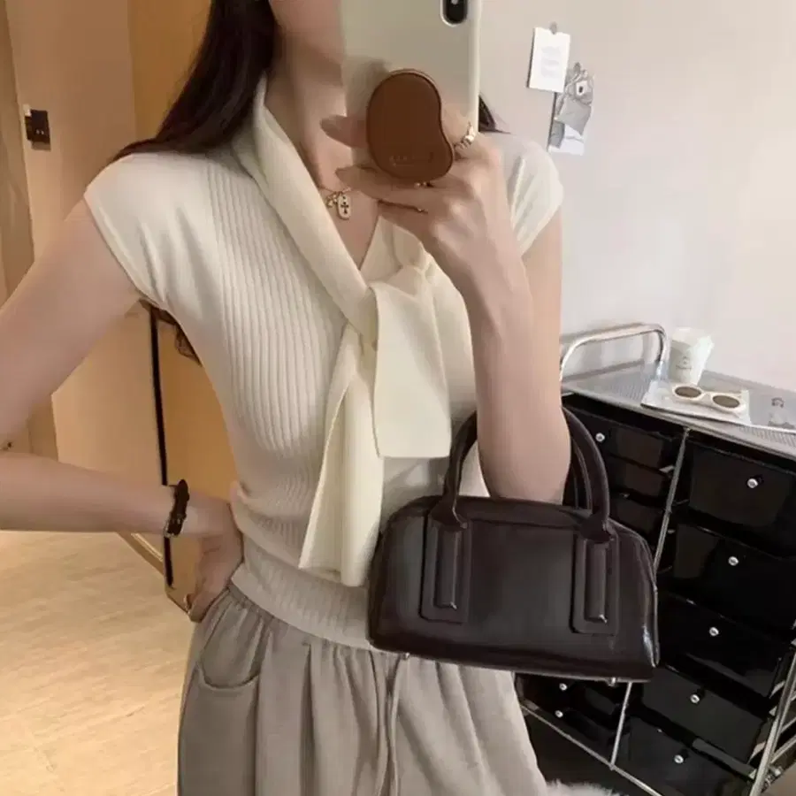 아이보리 리본타이 민소매 나시
