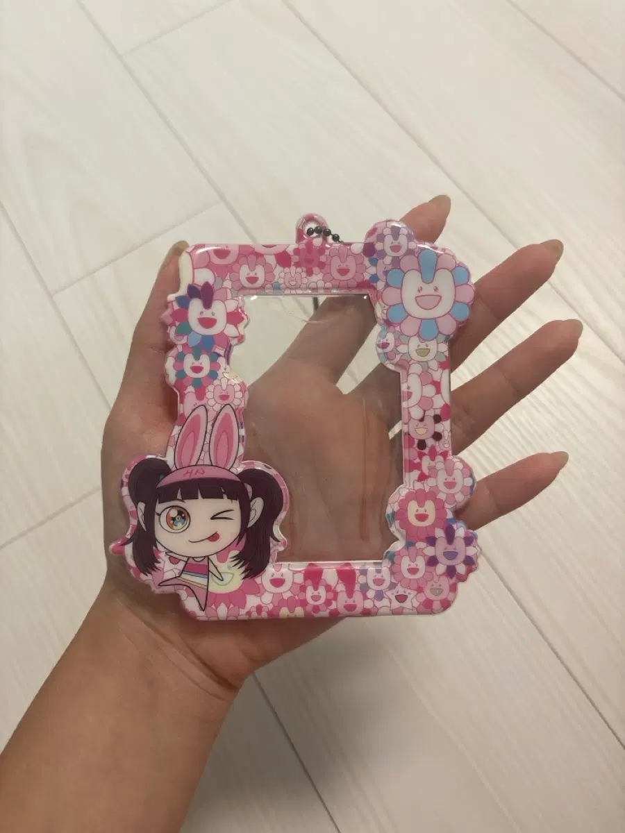 슈퍼내추럴 무라카미 콜라보 뉴진스 하니 포카 홀더