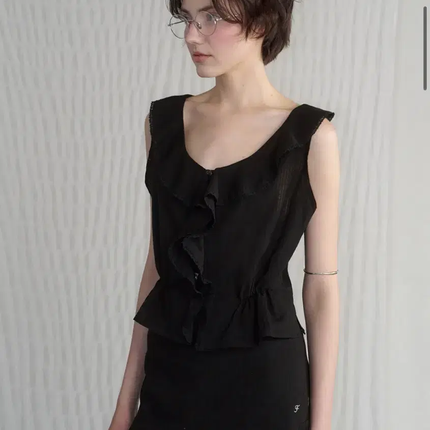 [프랑메리코 franmeriko] Ann Ruffle Blouse - Black