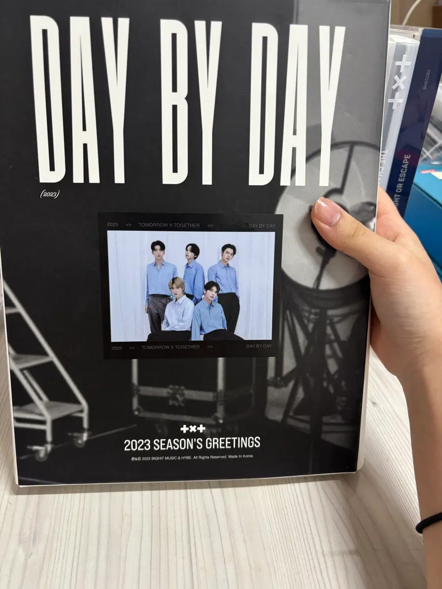 투모로우바이투게더 2023 시즌그리팅 DAY BY DAY