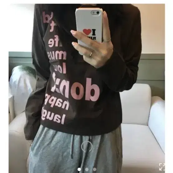 교신가능 에이블리 프린팅 롱슬리브 긴팔티