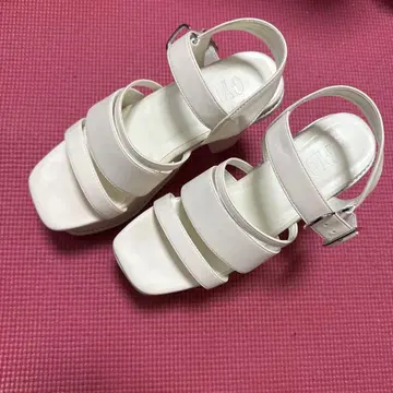 GYDA 샌들