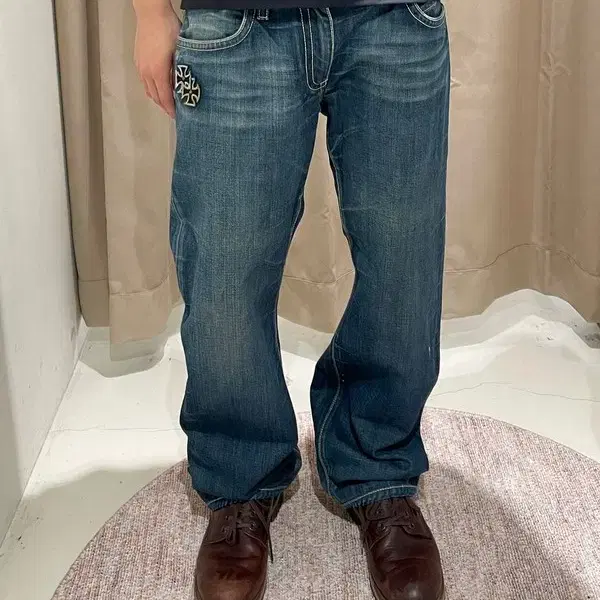 로빈수진 Y2K 자수 패치 스트레이트 데님 팬츠 R2900