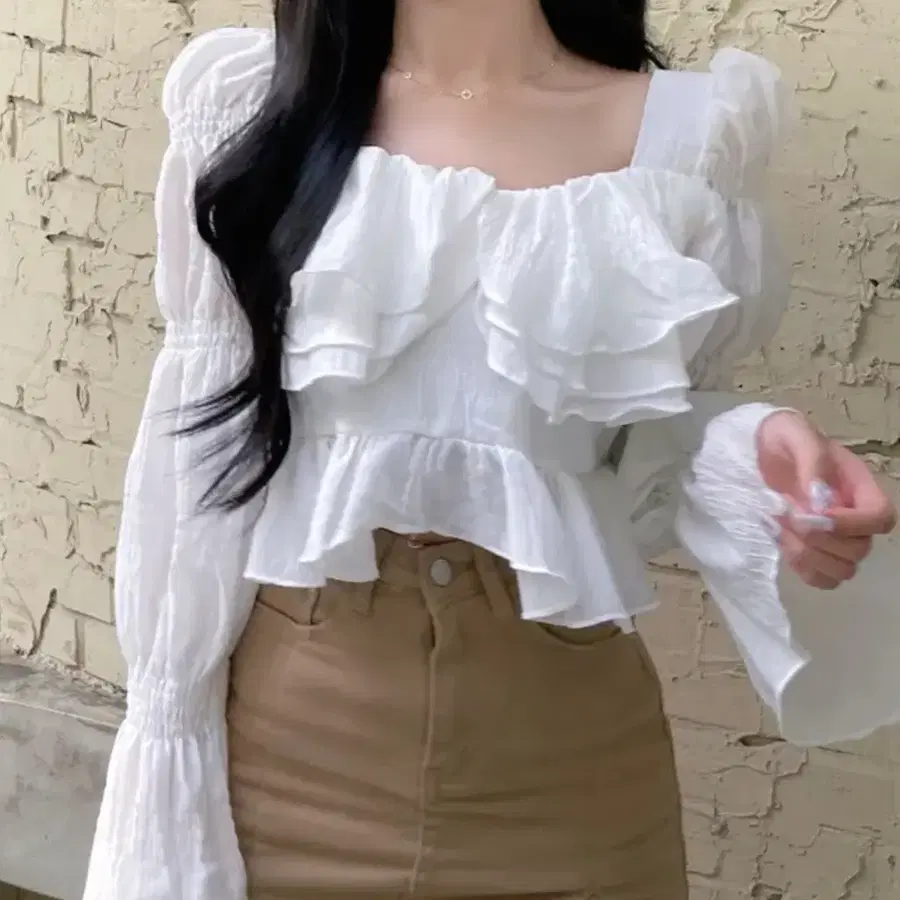 에이블리 지아 퍼프 프릴 블라우스