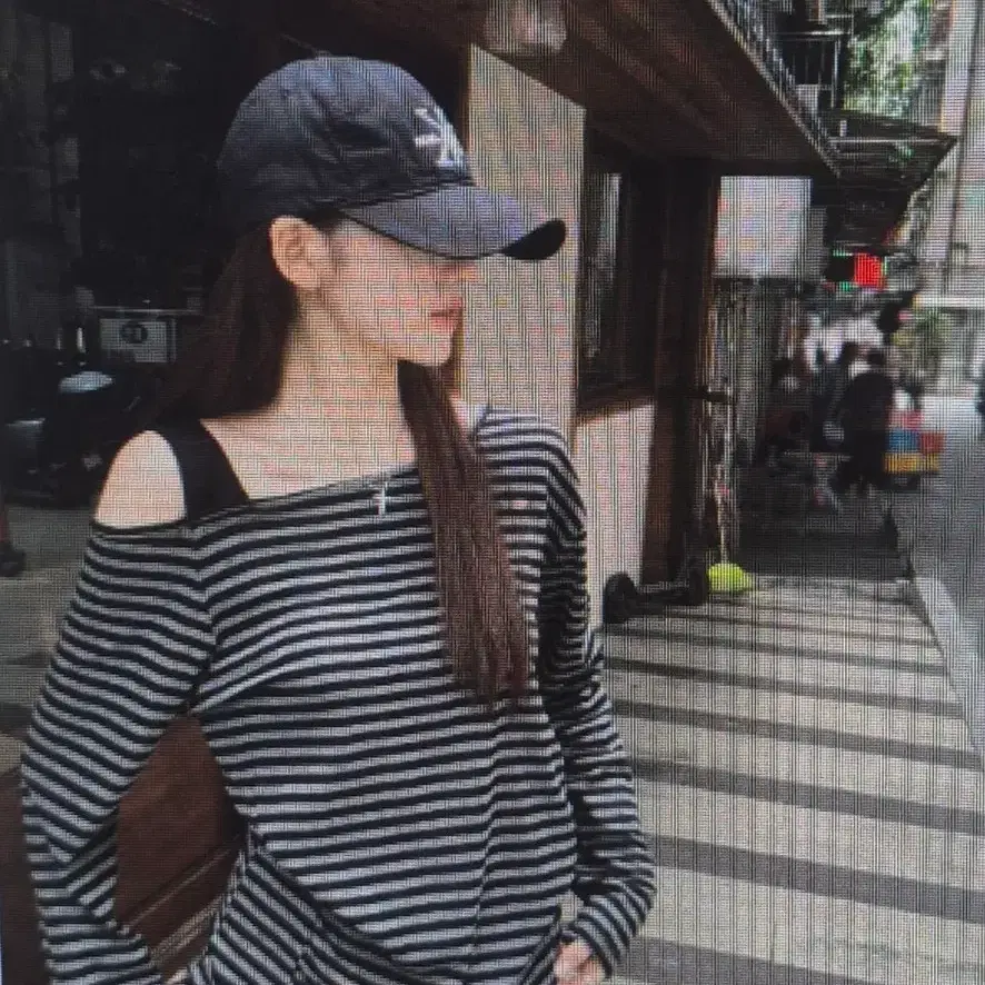 (해외배송)스트라이프 오프숄더 티셔츠