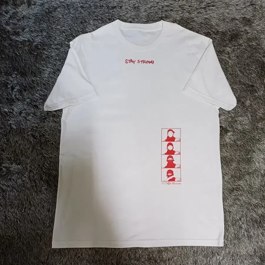 stay 흰색 반팔티 100~105 공용 스테이 스트롱 프린팅