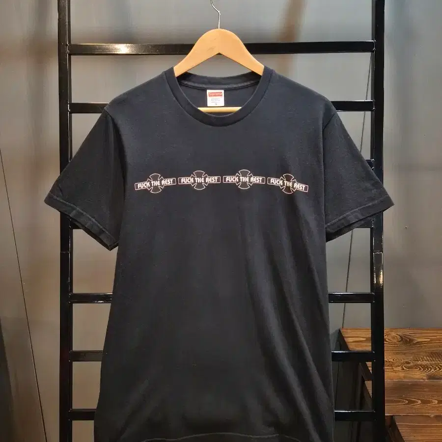 [M] 슈프림 Supreme x 인디펜던트 크로스 로고 반팔 티셔츠 블랙 USA 9.9