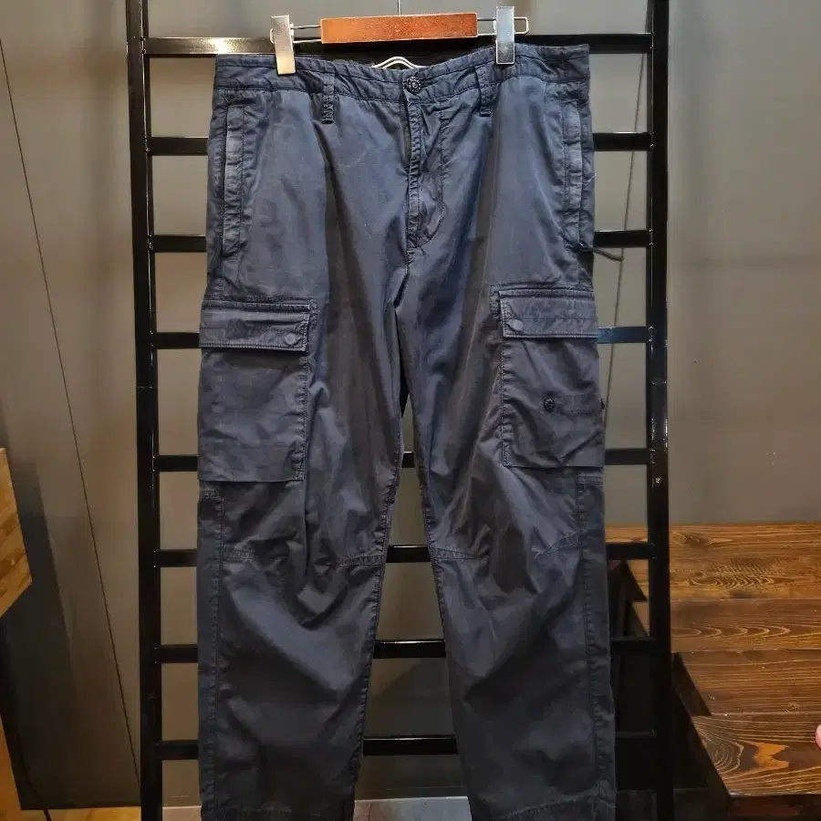 [33] 스톤아일랜드 STONE ISLAND 코튼 카고 팬츠 네이비 17.9