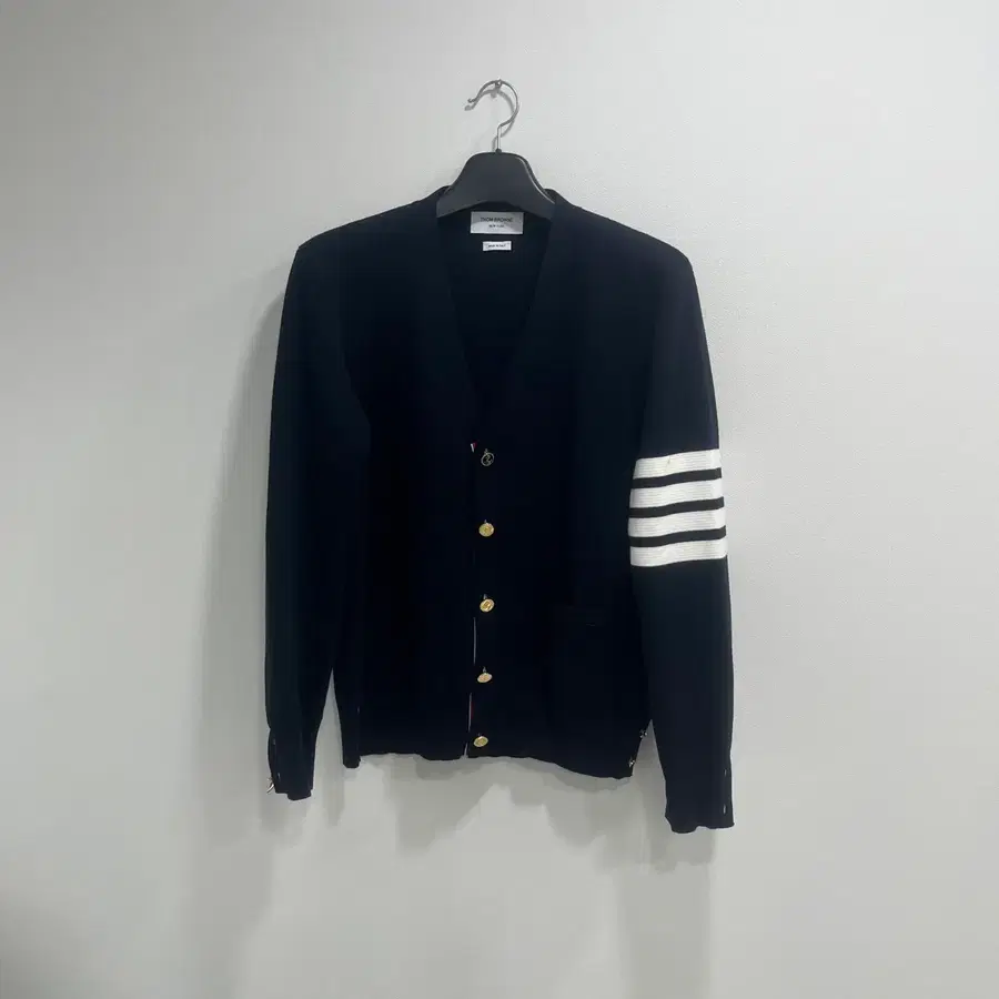 [신형/4]톰브라운 밀라노스티치 금장 가디건