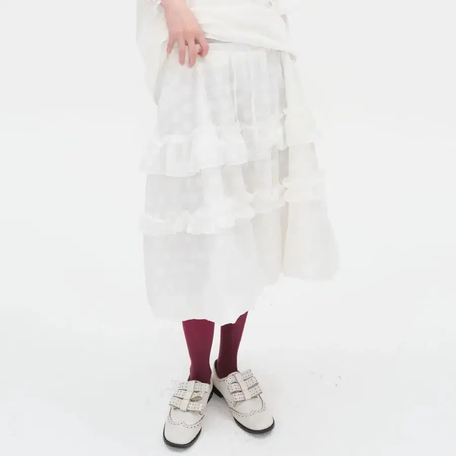 타입서비스 Layered Volume Lace Skirt White 레이어드 볼륨 레이스 스커트 화이트