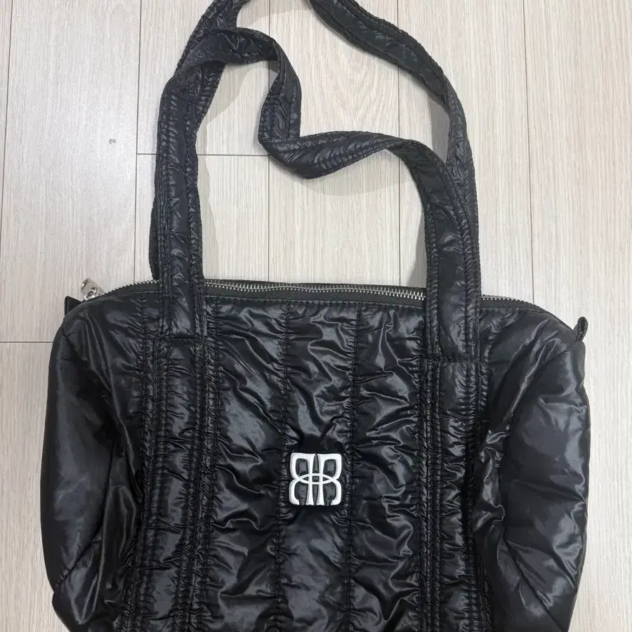 락케이크 가방 Glossy Nylon Padded Bag