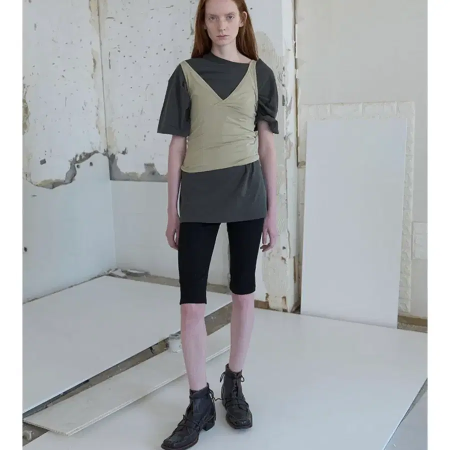 [repos 리포스] V Neck Sleeveless T-shirts (Beige)