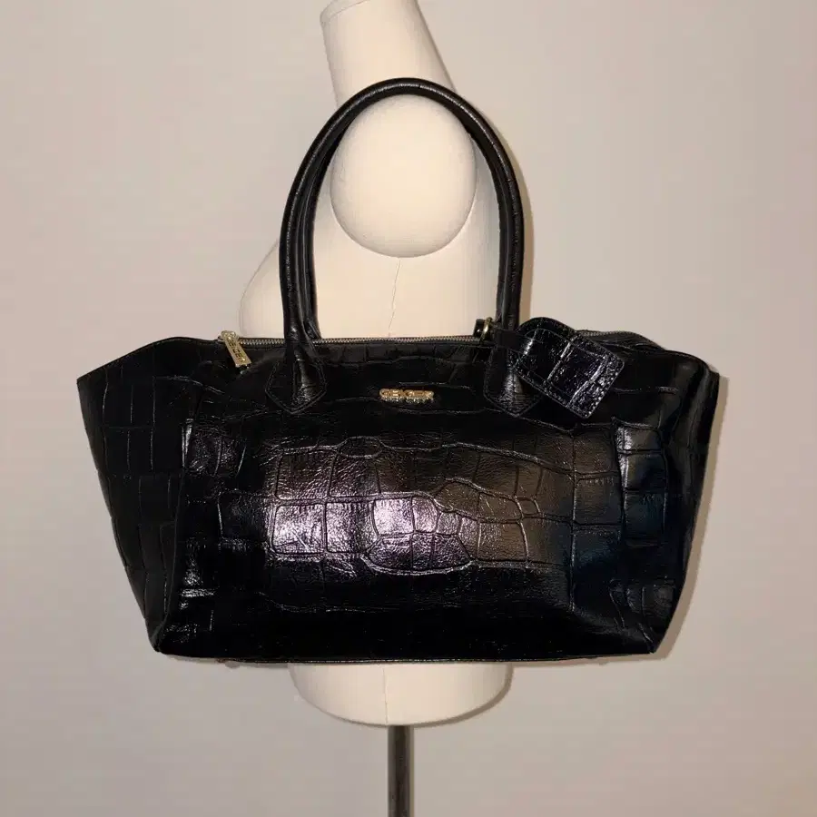 GEIGER All Black shoulder bag