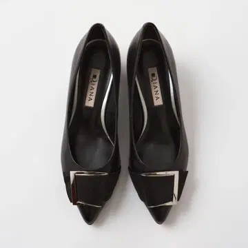 DIANA 샤프한 버클 디자인 미들 힐 펌프스 24cm