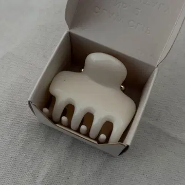 UNDOhairware No.2 CLAW CLIP Ivory