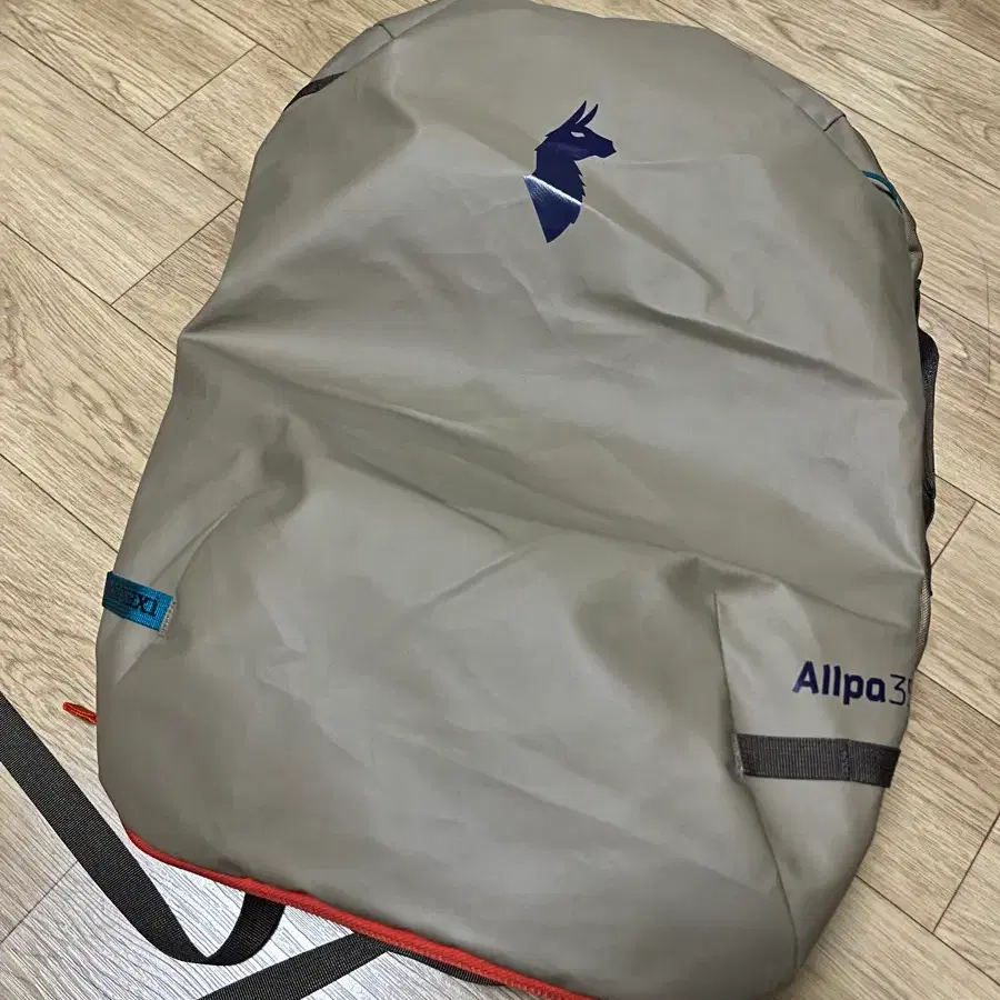 코토팍시 트래블백팩 알파 35L - Desert 색상