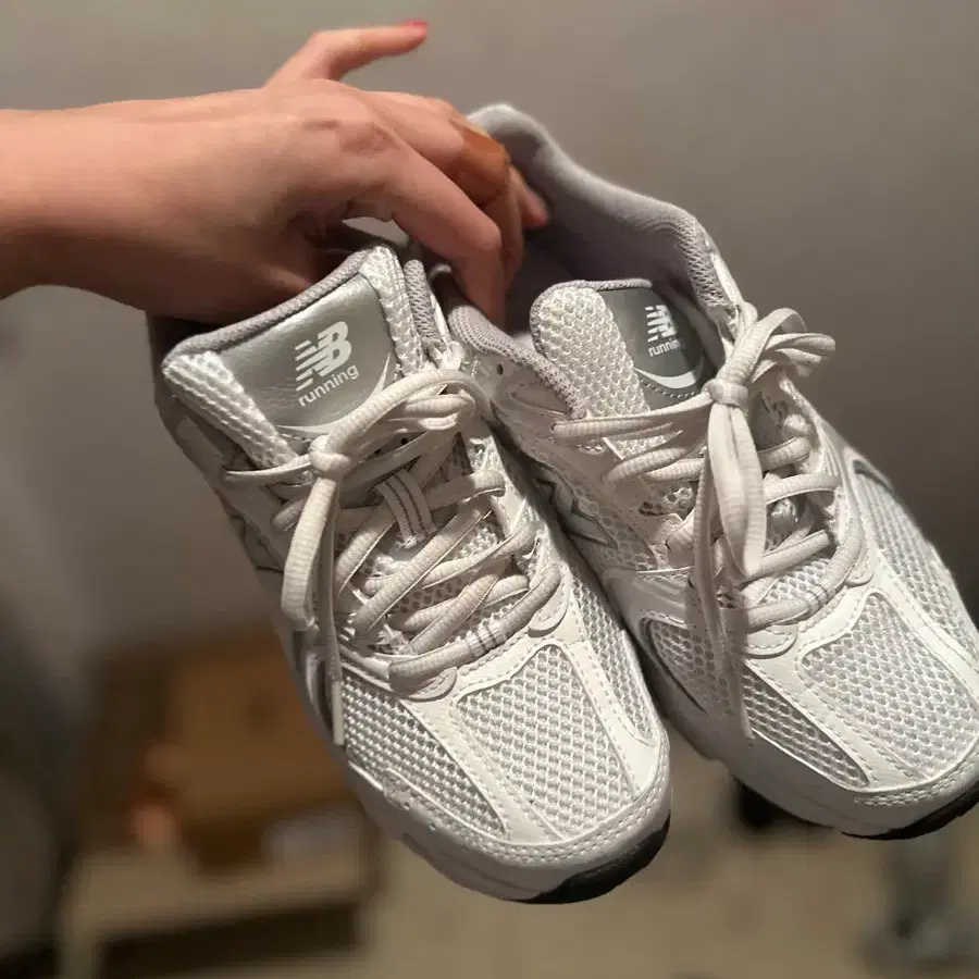 뉴발란스 530 화이트 실버 운동화 235
