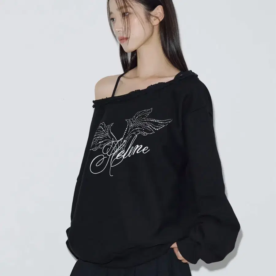헬레네파리스 엔젤 레터링 원숄더 스웨트셔츠 블랙