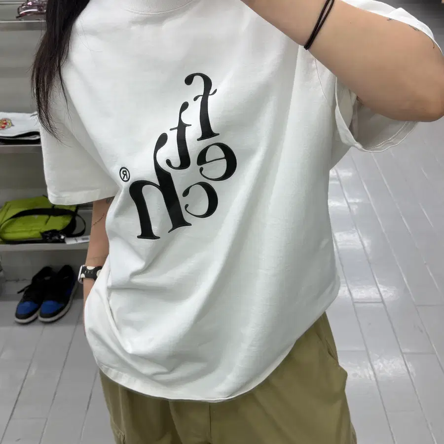 (XL) 페치 빅 오리지널 로고 화이트 반팔 티셔츠