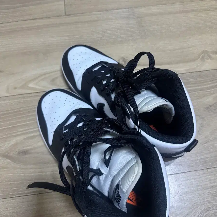 나이키 덩크 하이 레트로 챔피언쉽 DD1399-105