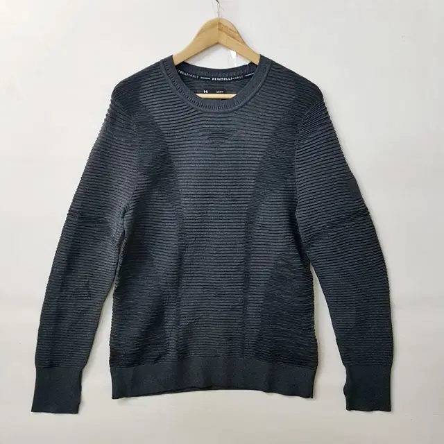 언더아머 INTELLI KNIT 플리츠 티셔츠 차콜