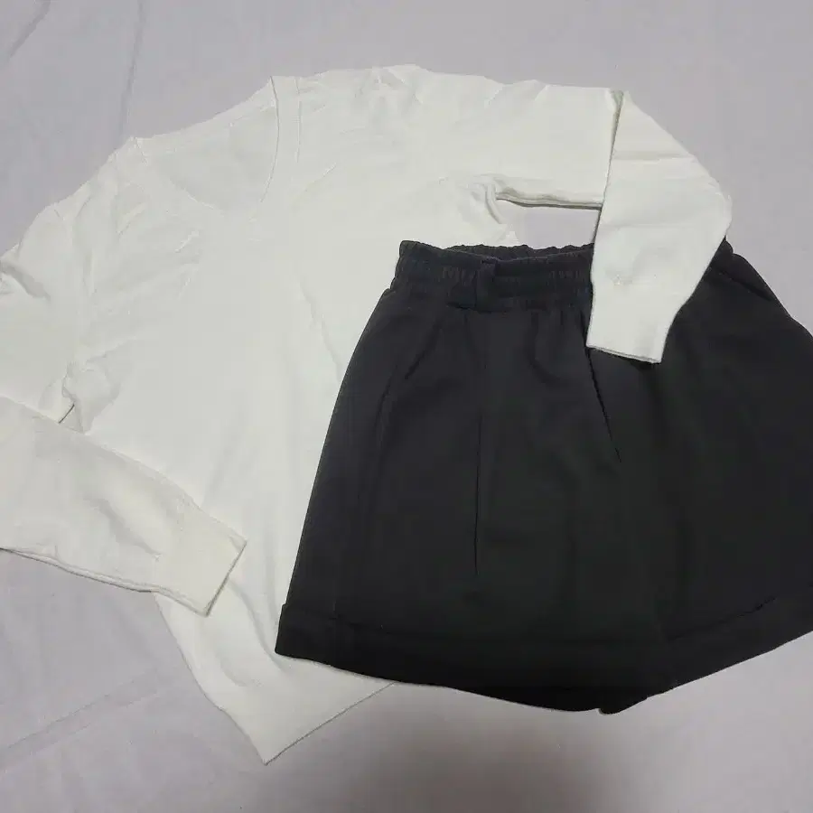 아이보리색 얇은 니트 + 기모 반바지 코디 세트 (XS/S, 44/55, 80/85 사이즈)