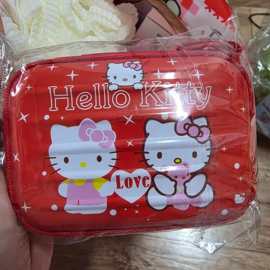 키티 틴케이스