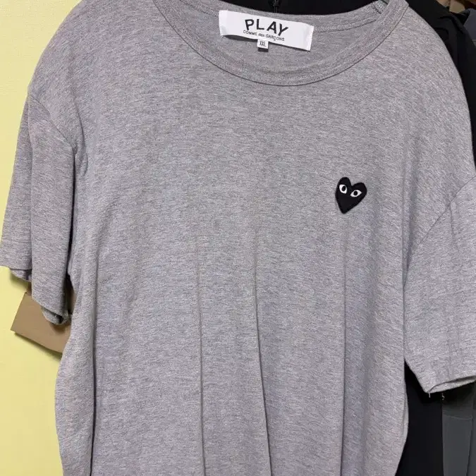 꼼데가르송 그레이 하트로고 반팔 xxl