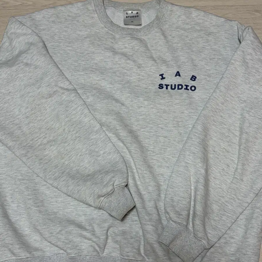 [XL] iab studio 맨투맨
