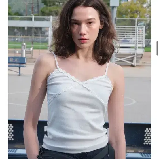 [썸웨어버터] Voe Lace Sleeveless - Ivory
