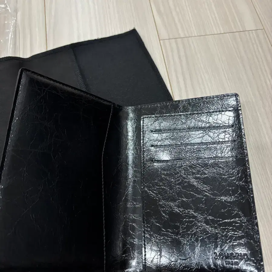송지오옴므 여권지갑