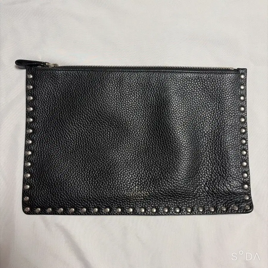 발렌티노 스터드 클러치 블랙